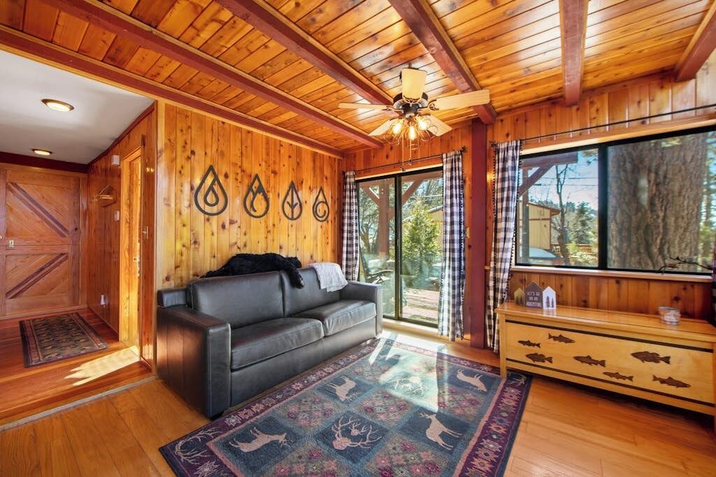 Photo of Livingroom in Green Valley Lake