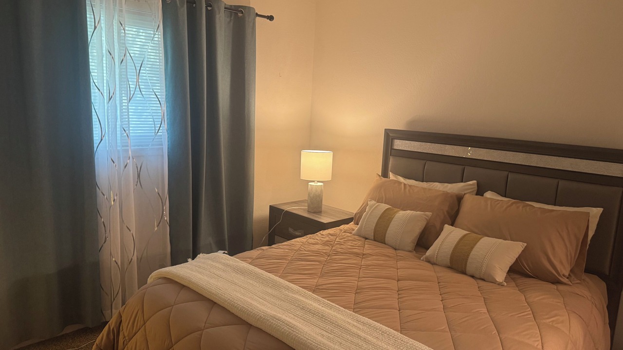 Photo of Bedroom in Raisin