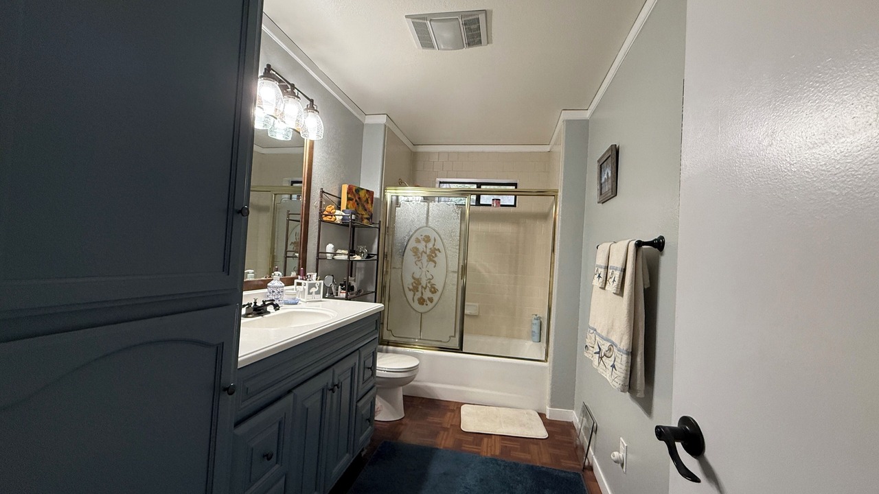 Photo of Bathroom in Country Club Estates