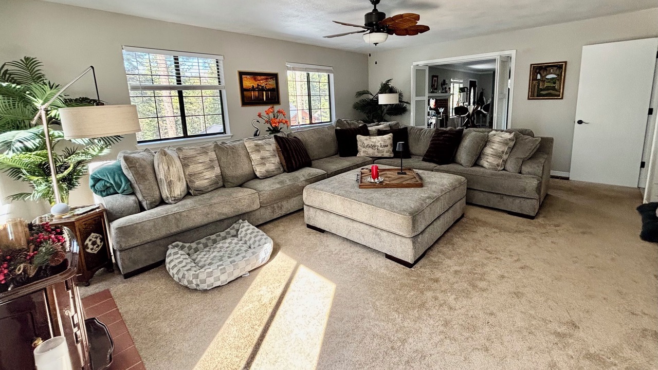 Photo of Livingroom in Country Club Estates