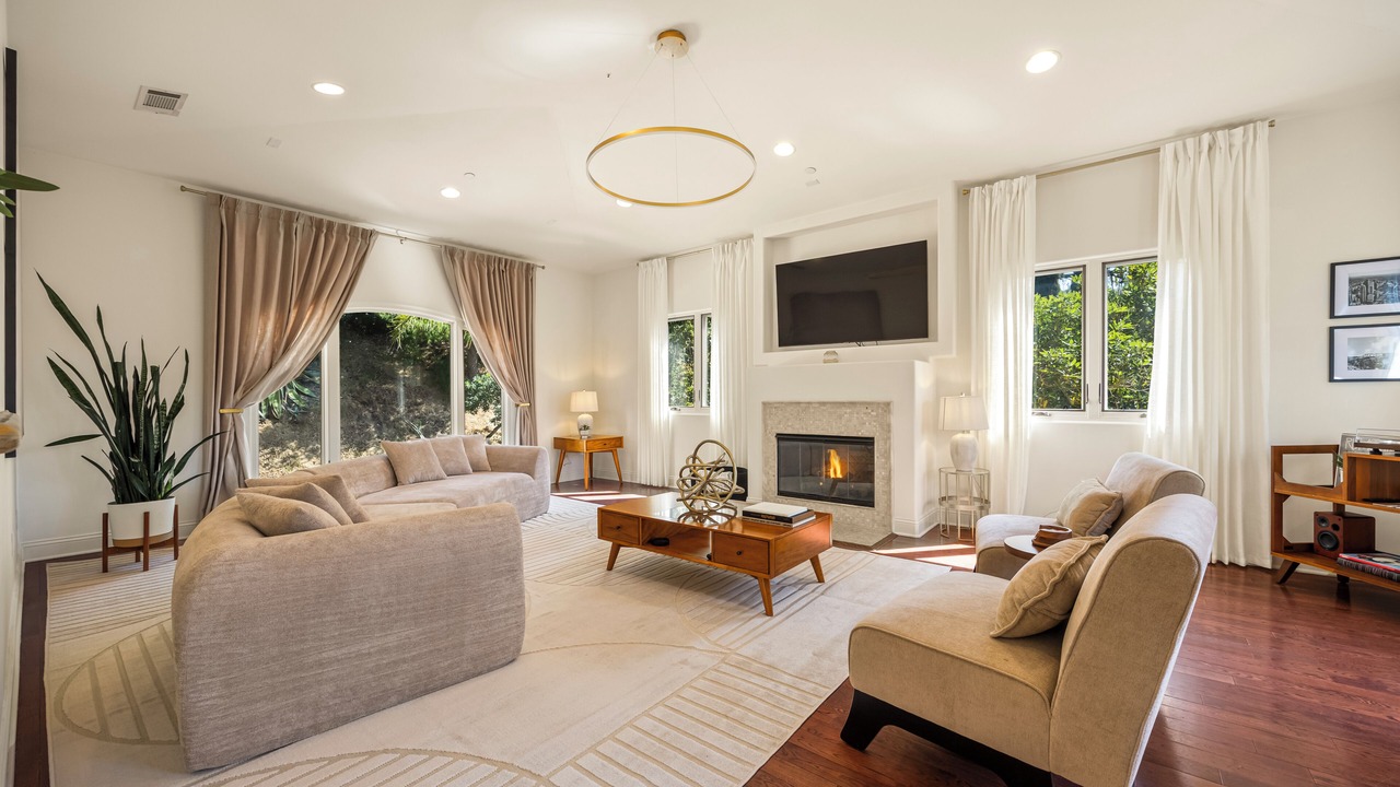 Photo of Livingroom in Hollywoodland