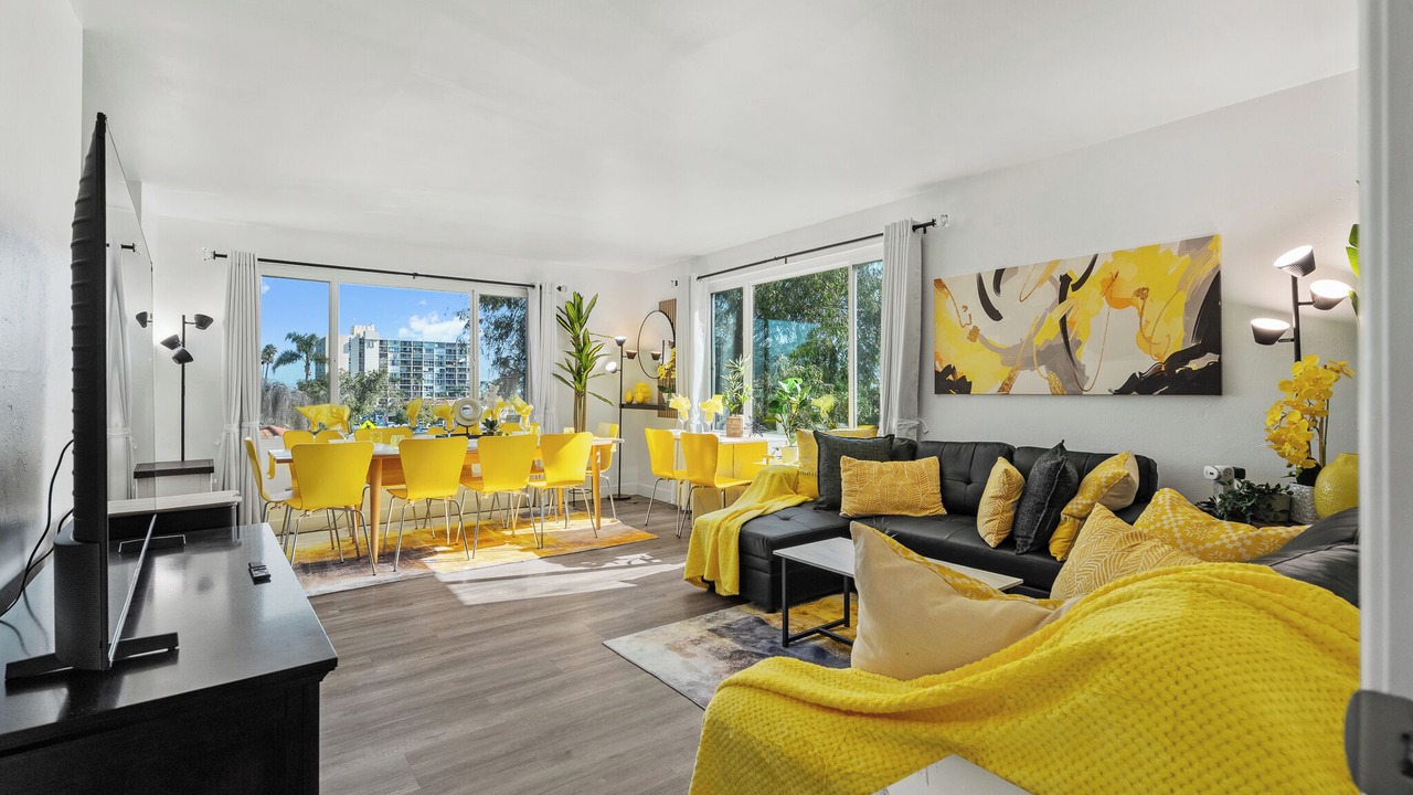 Photo of Livingroom in North Pacific Beach