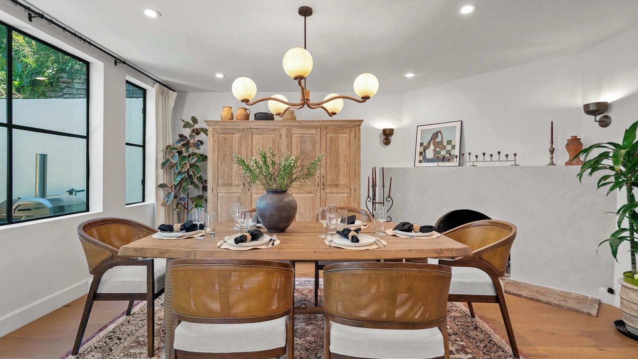 Photo of Livingroom in Hollywood Hills West
