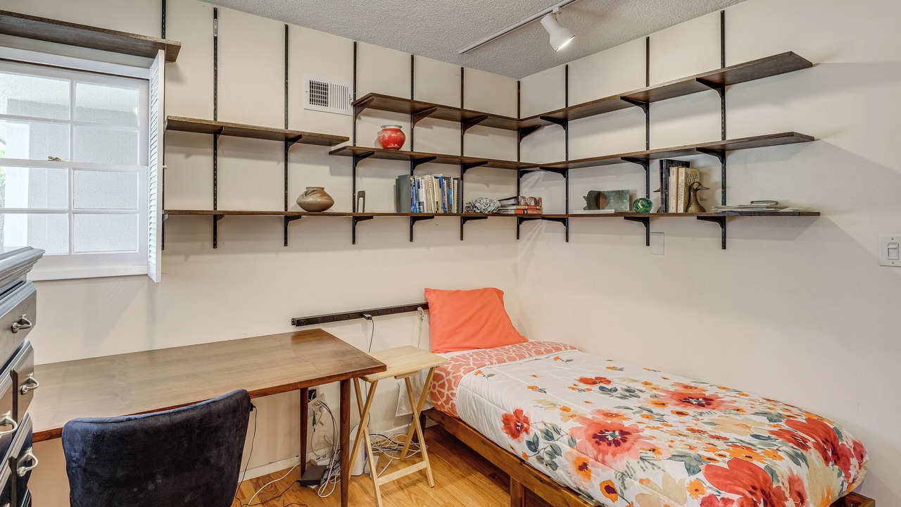 Photo of Bedroom in Allied Gardens