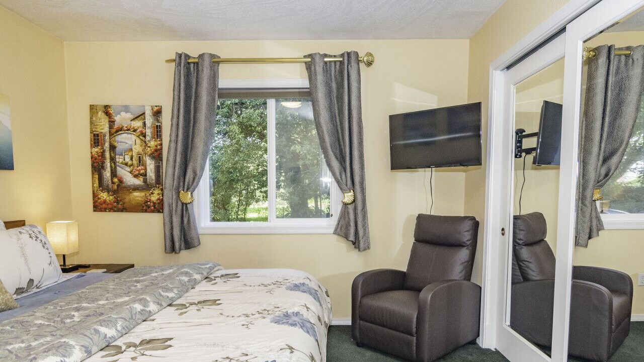 Photo of Bedroom in Crescent City