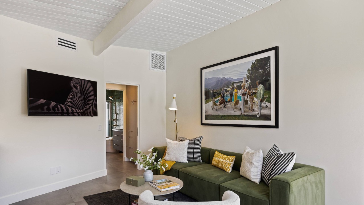 Photo of Livingroom in Historic Tennis Club