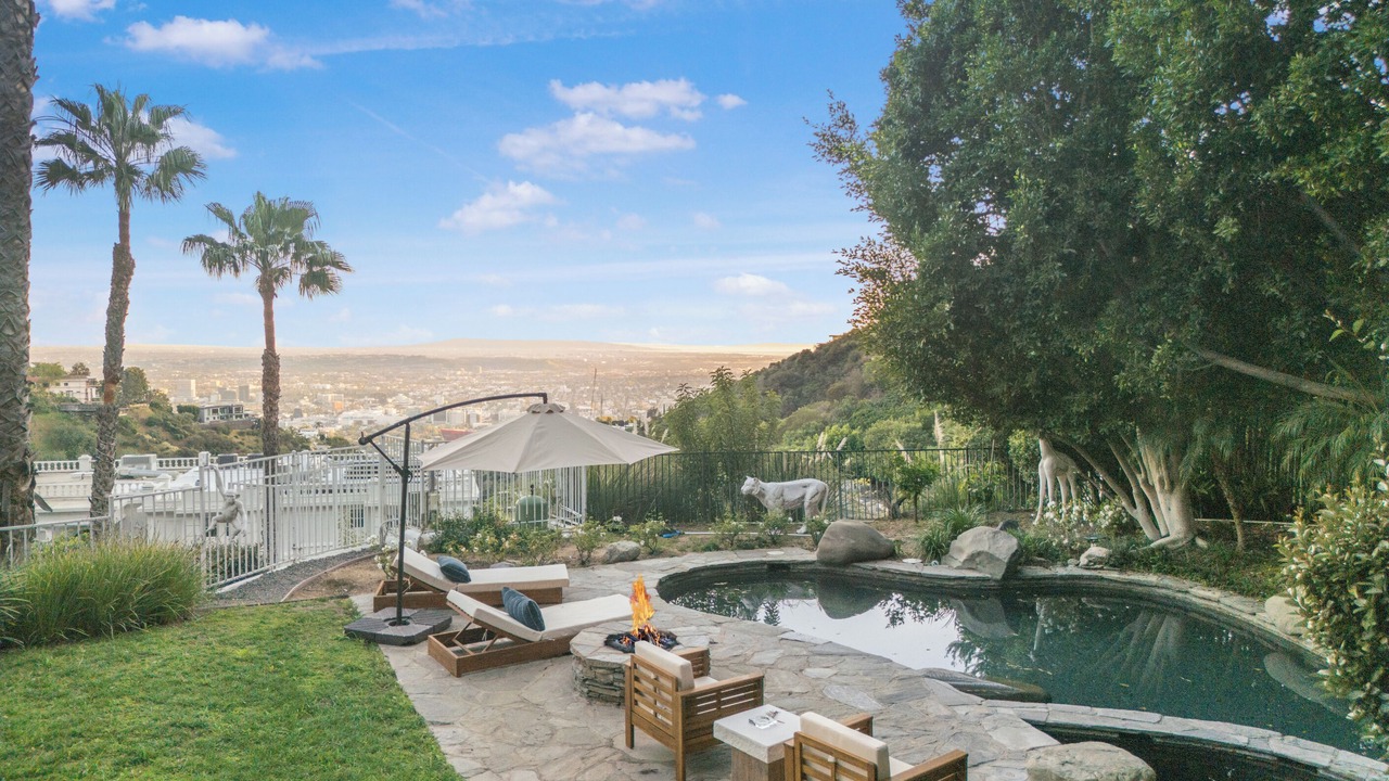 Photo of Outdoor in Hollywood Hills West