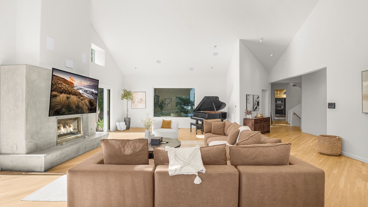 Photo of Livingroom in Hollywood Hills West