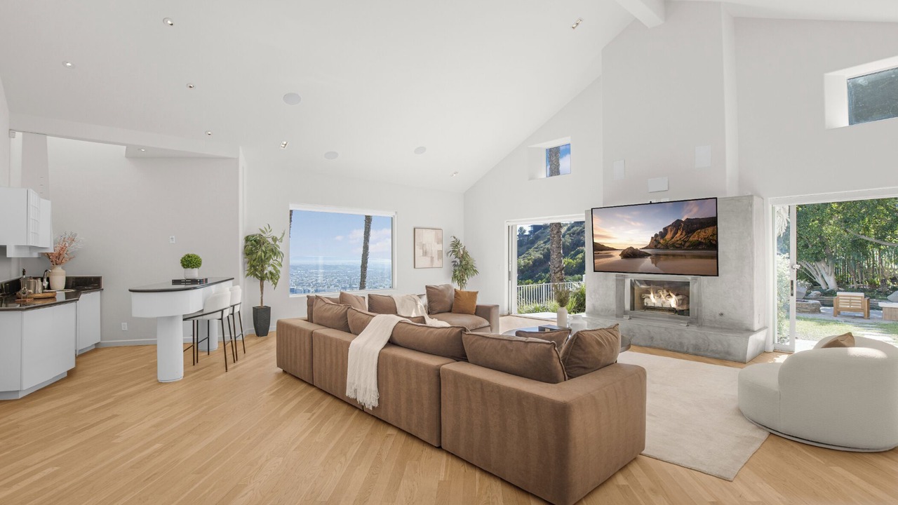 Photo of Livingroom in Hollywood Hills West