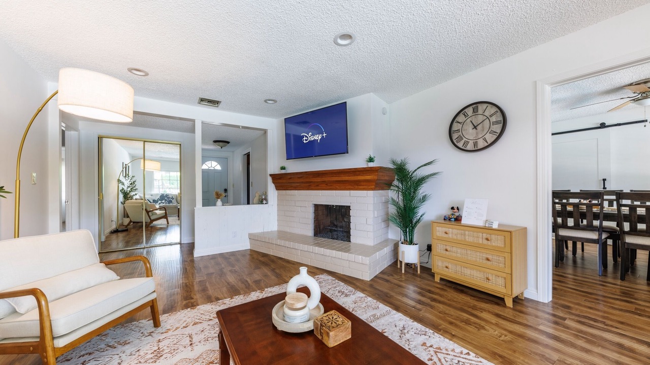 Photo of Livingroom in Southwest Anaheim