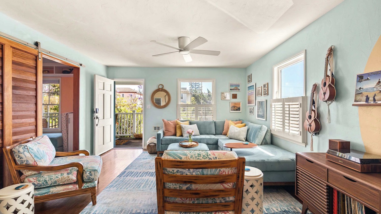 Photo of Livingroom in North Pacific Beach