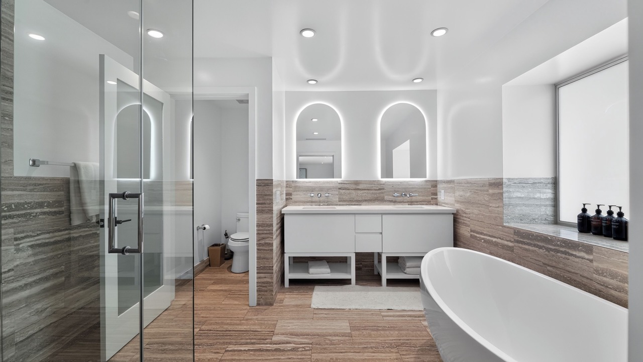 Photo of Bathroom in Hollywood Hills West
