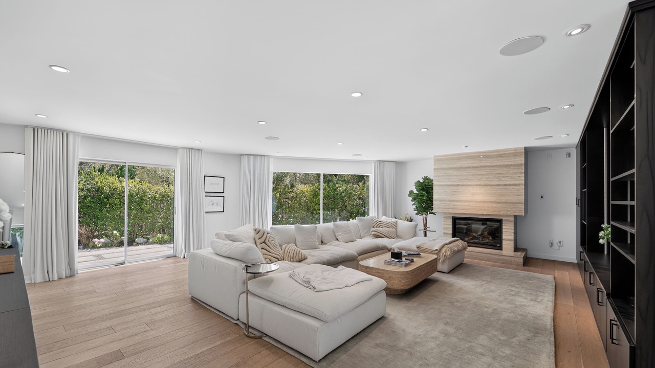 Photo of Livingroom in Hollywood Hills West