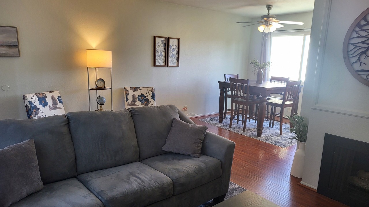 Photo of Livingroom in Circle Area