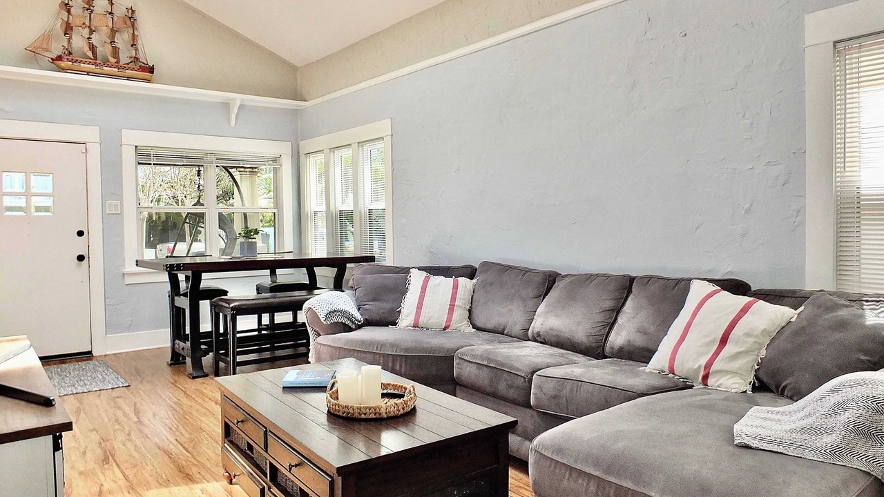 Photo of Bedroom in Belmont Shore