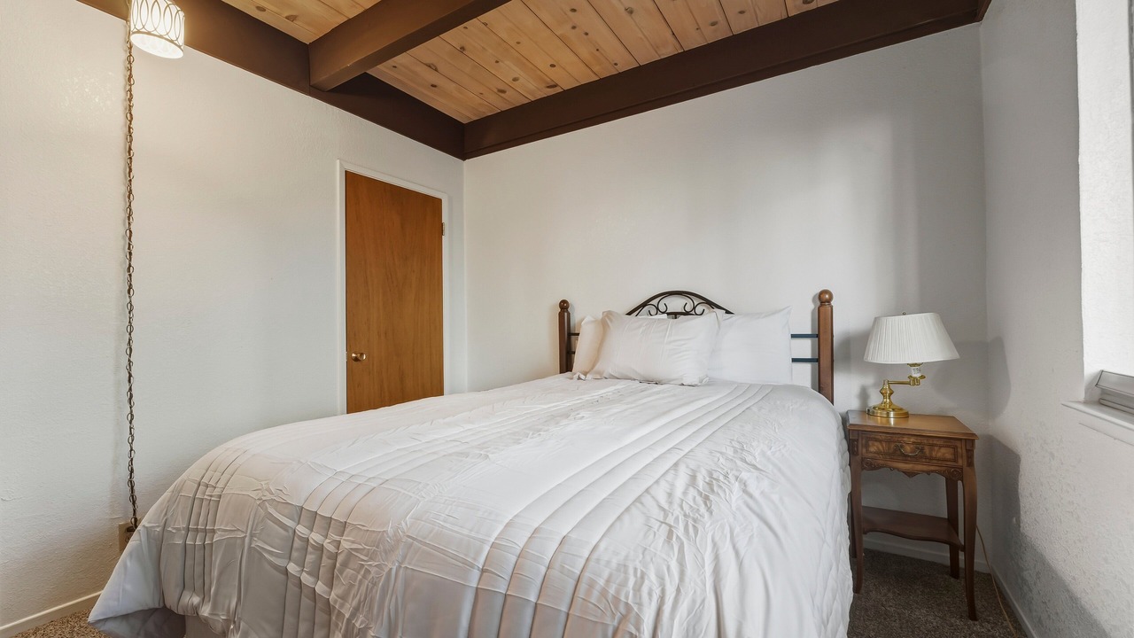 Photo of Bedroom in Country Club Estates