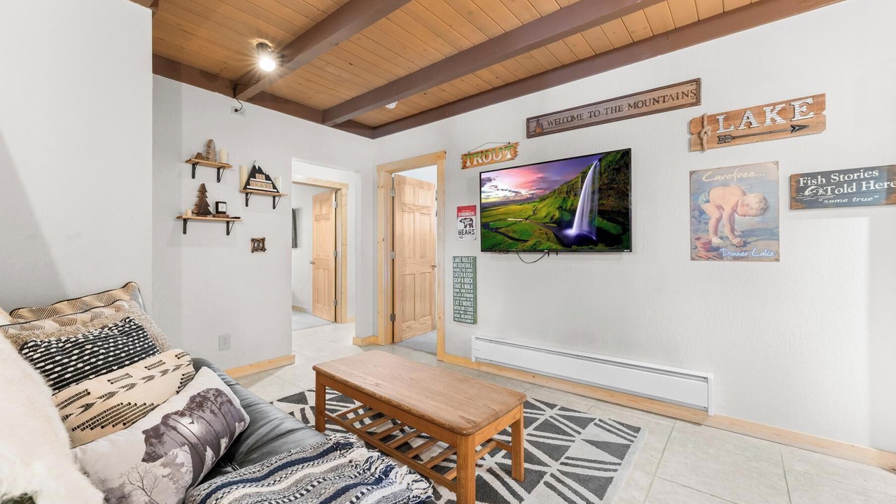 Photo of Livingroom in Donner Lake Woods