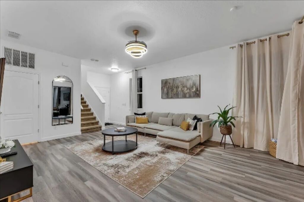 Photo of Livingroom in Sandy Ridge