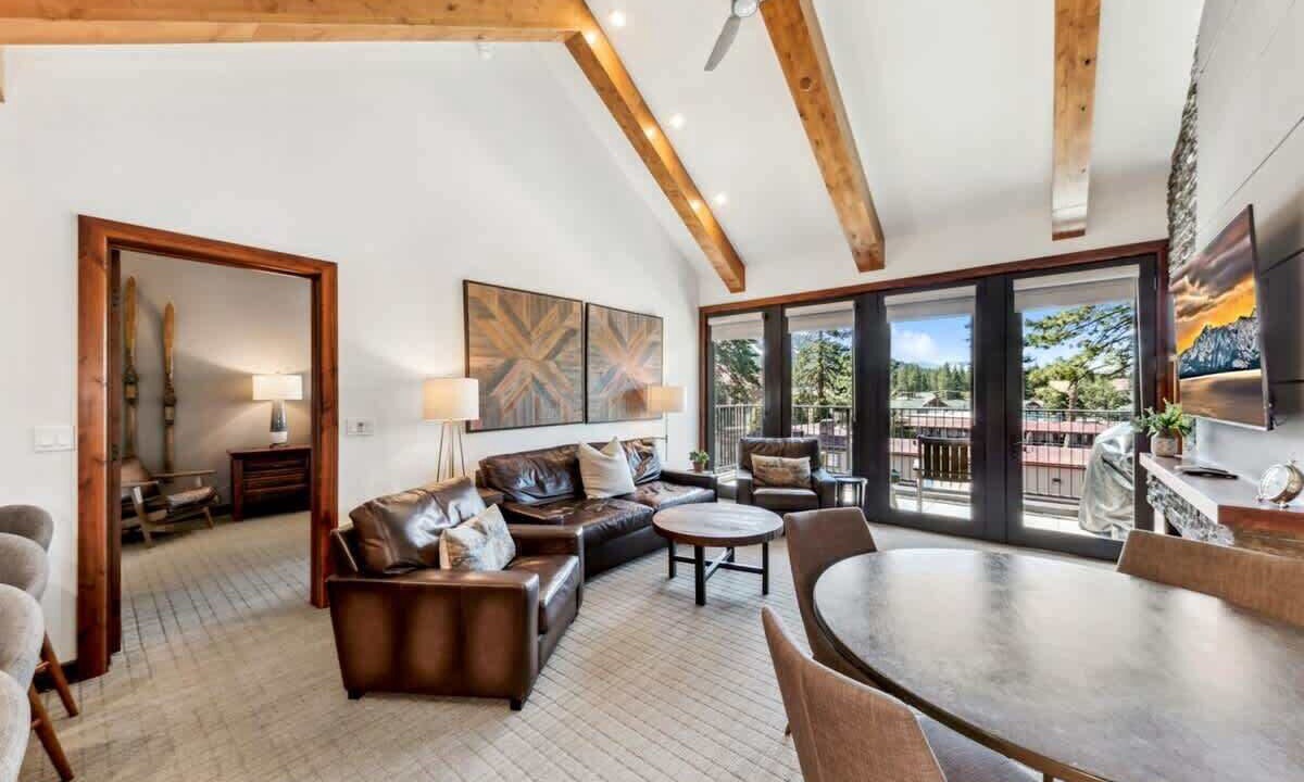 Photo of Livingroom in Lakeside Park