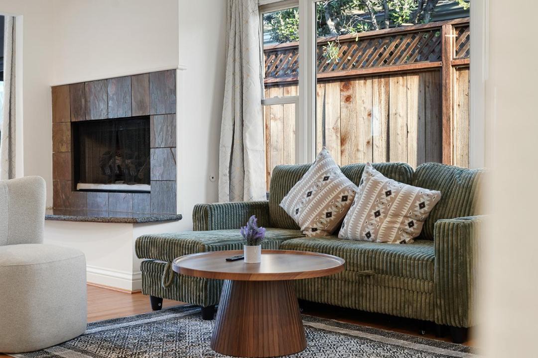 Photo of Livingroom in East San Mateo