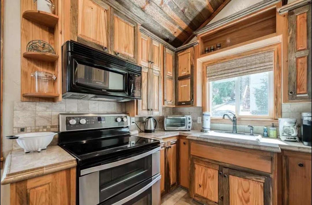Photo of Kitchen in Shaver Lake