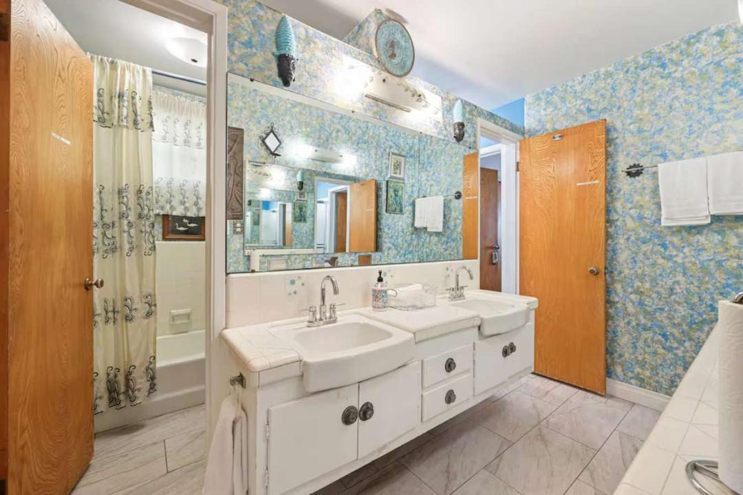 Photo of Bathroom in Oak Park