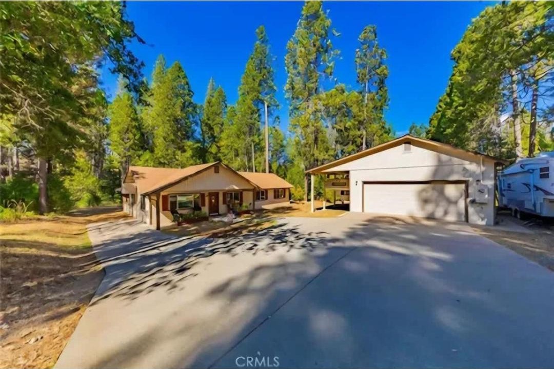 Photo of Others in Mariposa