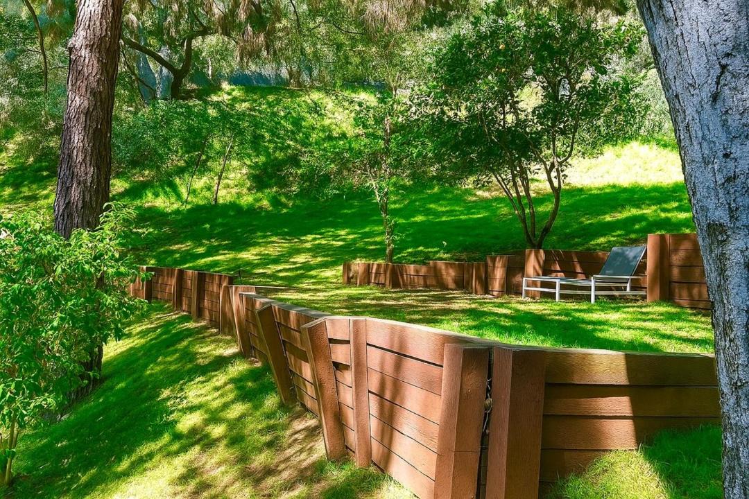 Photo of Others in Hollywood Hills West