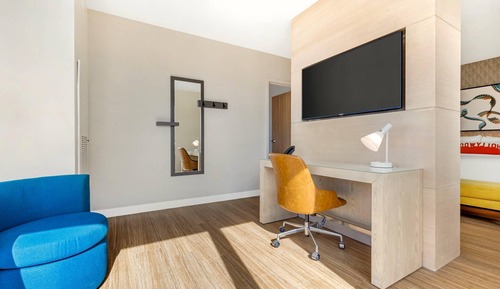 Suite, 1 King Bed, Non Smoking