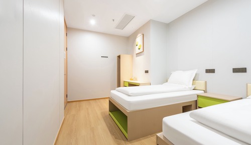 Twin Room Shared Bathroom No Window