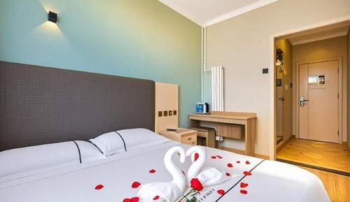 Business King bed Room