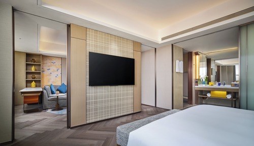 1 King Junior Suite