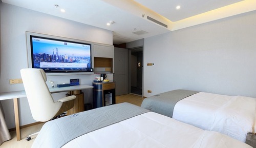 Family Triple Room, City View