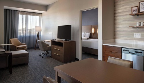 Suite, 1 Bedroom (Mobility & Hearing Accessible w/ Tub)