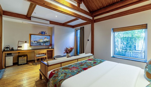 Landscape family triple room