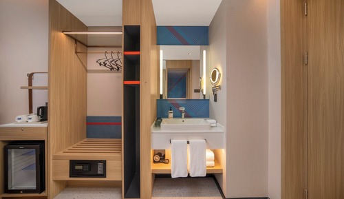 Standard Room, 1 King Bed