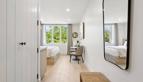 Executive Apartment, 1 King Bed, Kitchenette, Mountain View