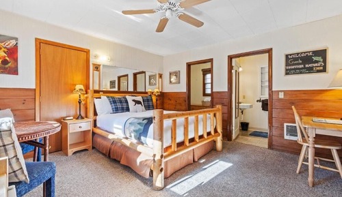 Room 4, Queen, pet friendly