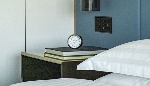 2 Twin Beds, Club Access