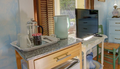 Room, Private Bathroom (Meadowlark)
