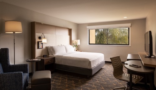 Standard Room, 1 King Bed