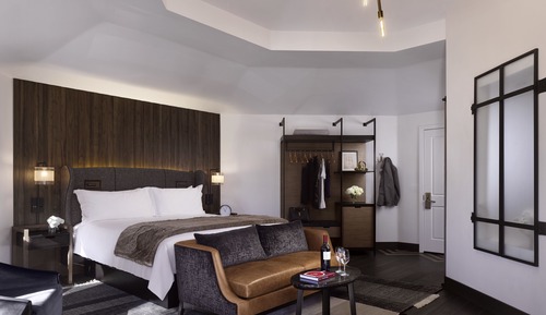 Suite, 1 King Bed (The Villagio Estate)