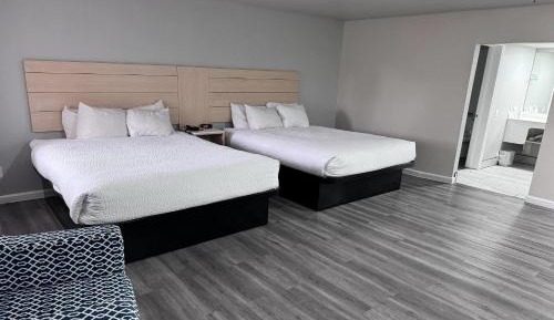 Queen Room with Two Queen Beds - Non-Smoking