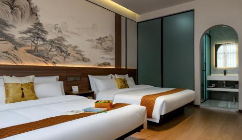Deluxe Family Suite