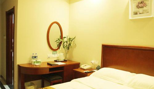 Business Queen Room with No Window