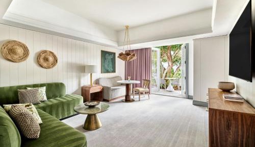 Executive Suite, 1 King, Sofa bed, Garden view (Mobility Accessible w/ Tub)