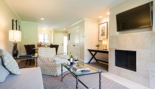 One-Bedroom Apartment with View