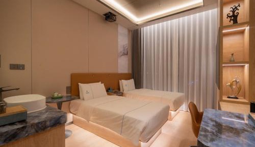 Standard Queen Room