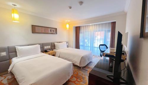 Two-Bedroom Suite with Executive Benefits