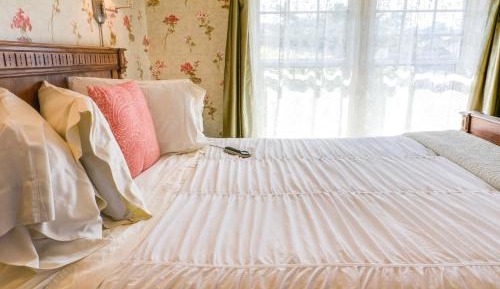 Queen Room with Garden View